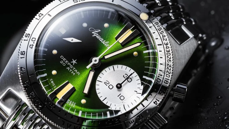 鮮やかなグリーンのサンレイ文字盤が特徴的なAquastar Deepstar。3時位置の大型サブダイヤルが目を引く。