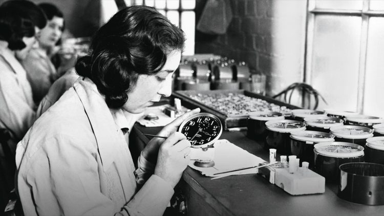 D:\DESK TOP\●FS HMS\○サイトコンテンツ\●スタッフブログ\●記事\20260328　なぜ腕時計は暗闇で光るのか？スーパールミノバに至る“蓄光ダイヤル”の進化と物語